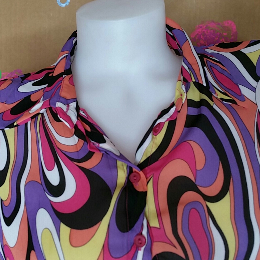 Sunny Leigh Groovy Multicolored Swirl Button M - image 5